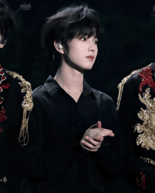 涨8配资 练习生王烁然被曝霸凌及恋爱 时代峰峻发声明否认